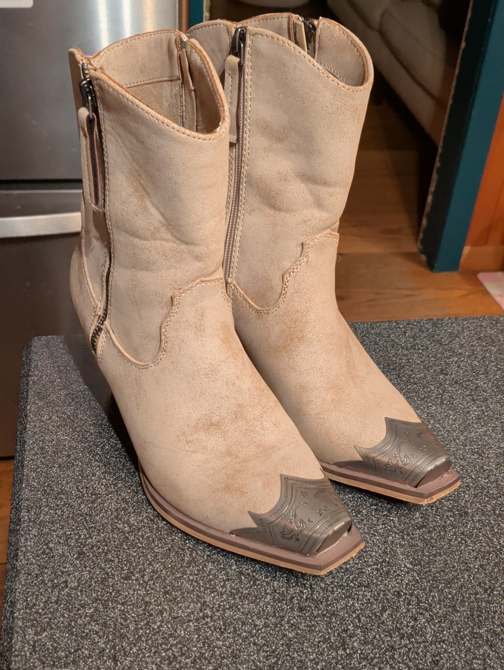 Very g Cowgirl Boots, Size 8. EUC